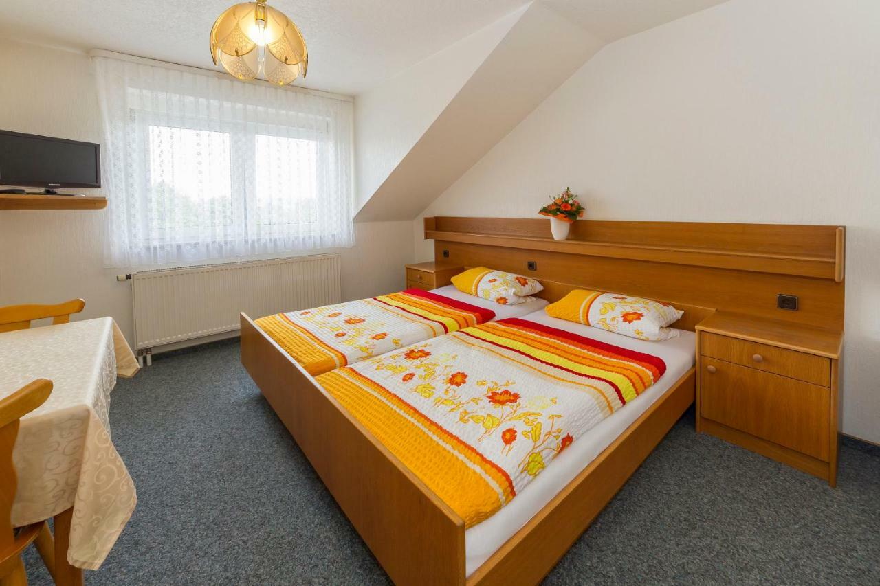 Pension Grune Au Hasselroth Экстерьер фото